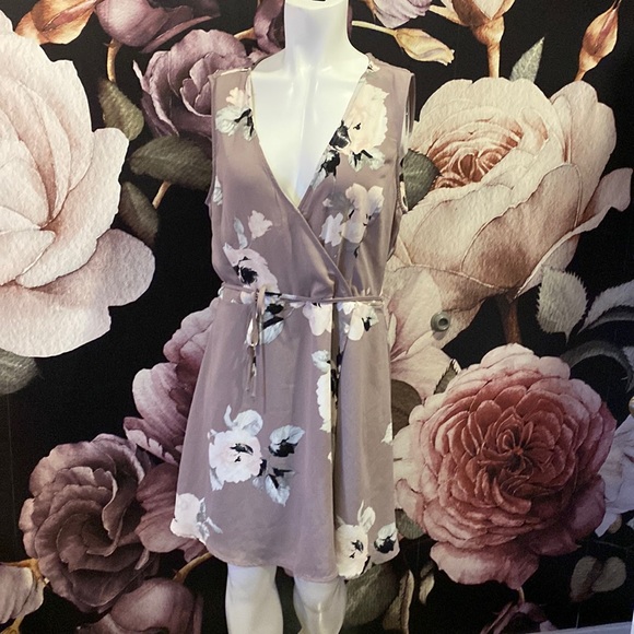 Dynamite Dresses & Skirts - Dynamite Floral Dress